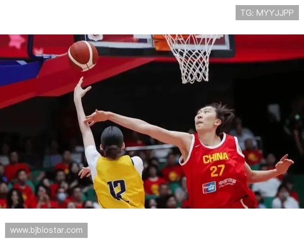 张子宇韩旭联手演练高举高打 中国女篮双塔强势来袭 张子宇韩旭联手演练高举高打 中国女篮双塔强势来袭